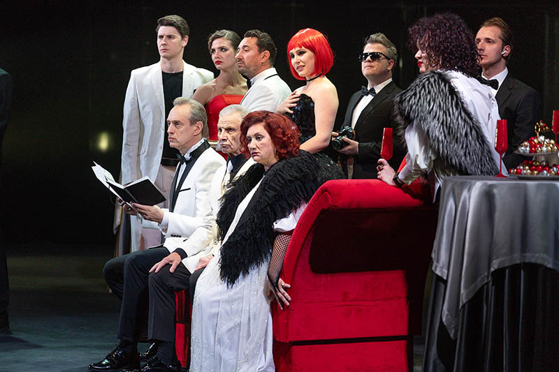 Фото - ЕВРАЗ подарил уральским театралам гастроли столичных артистов